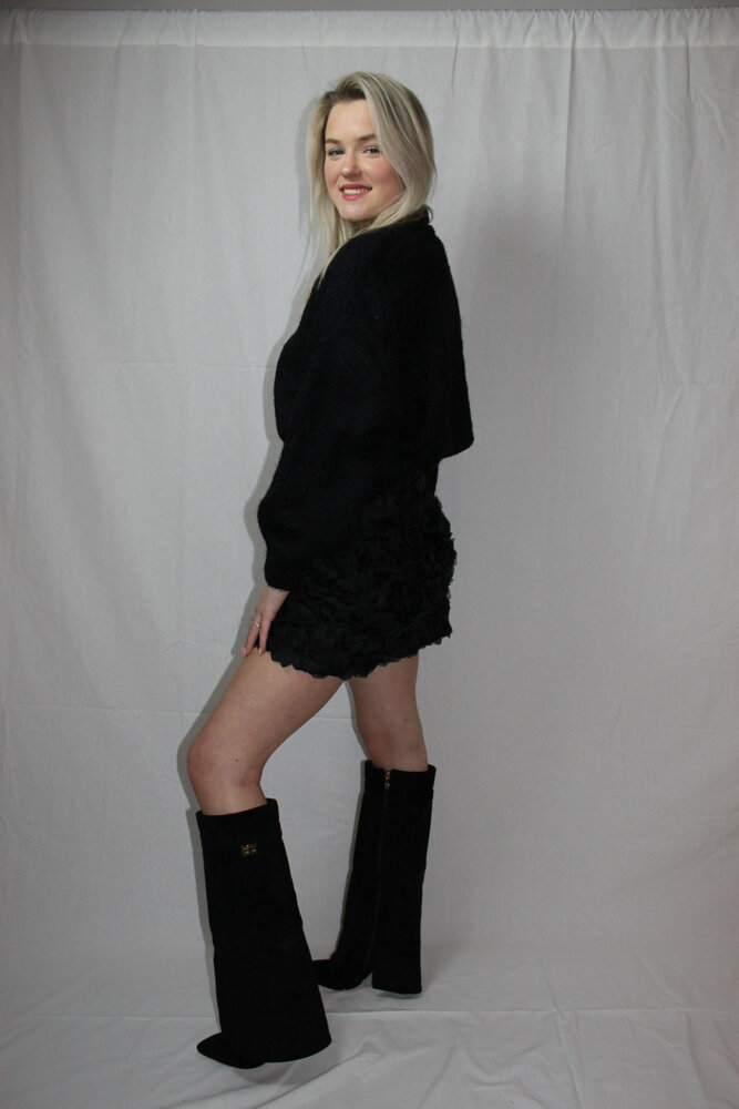 Black roses skirt