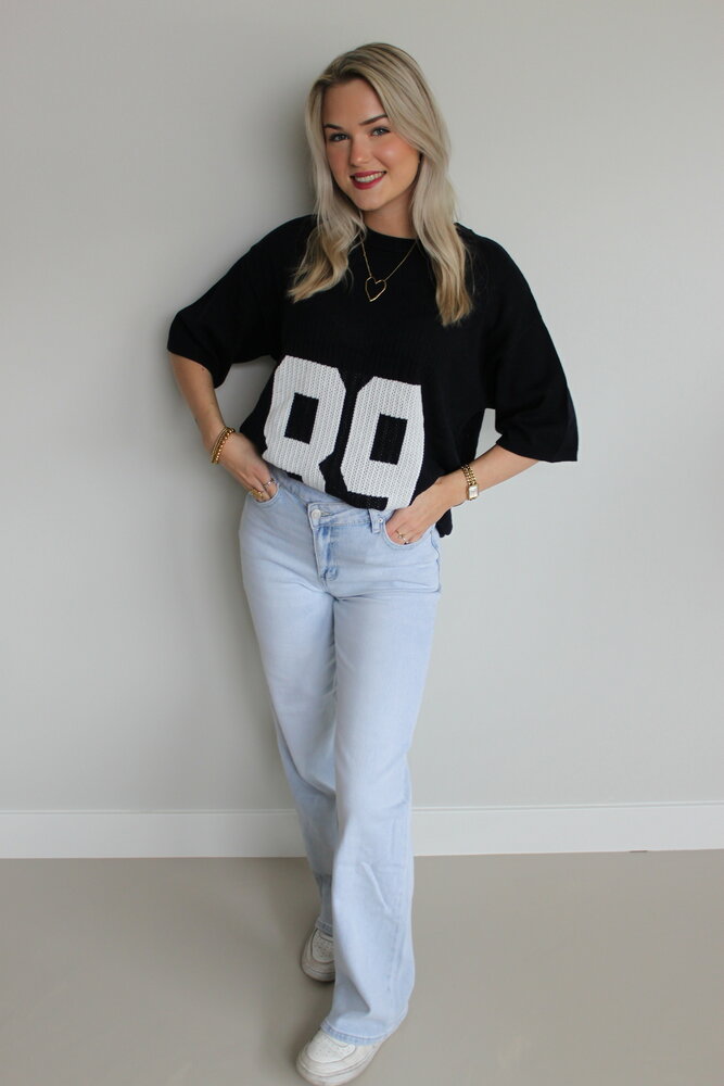 Blue jeans with a double button