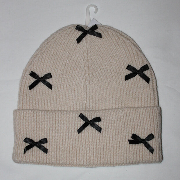 Beige hat bows