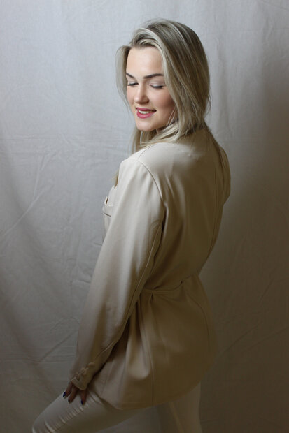 Beige blazer tied