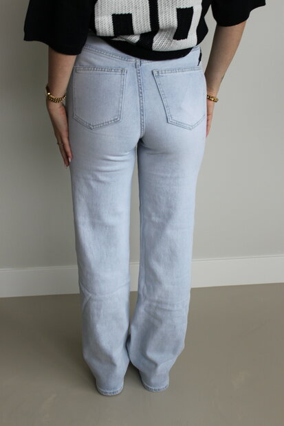 Blue jeans with a double button