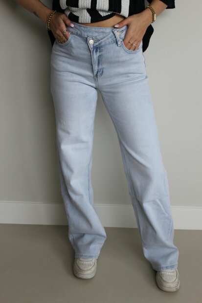 Blue jeans with a double button